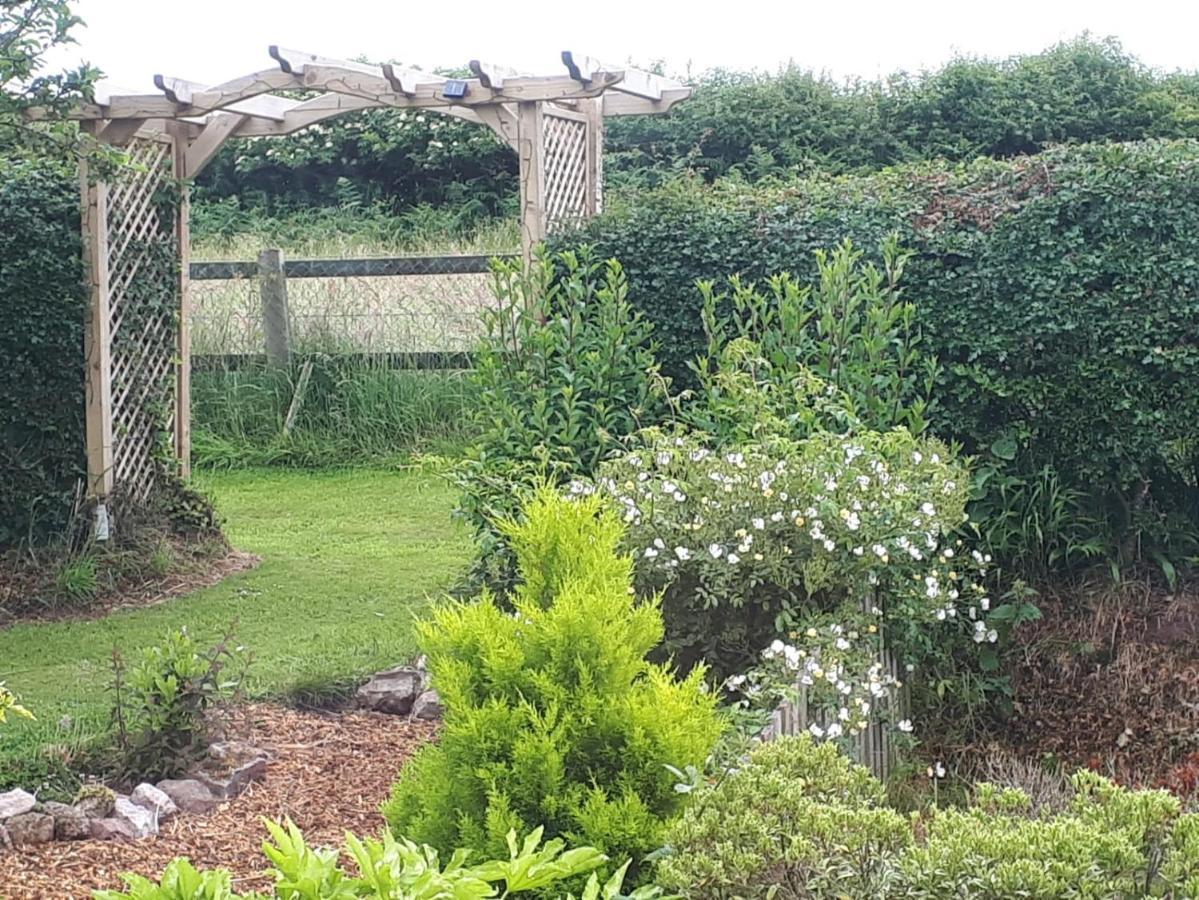 Broadhaven Cottage, Freshwater East, Pembs Holiday home *